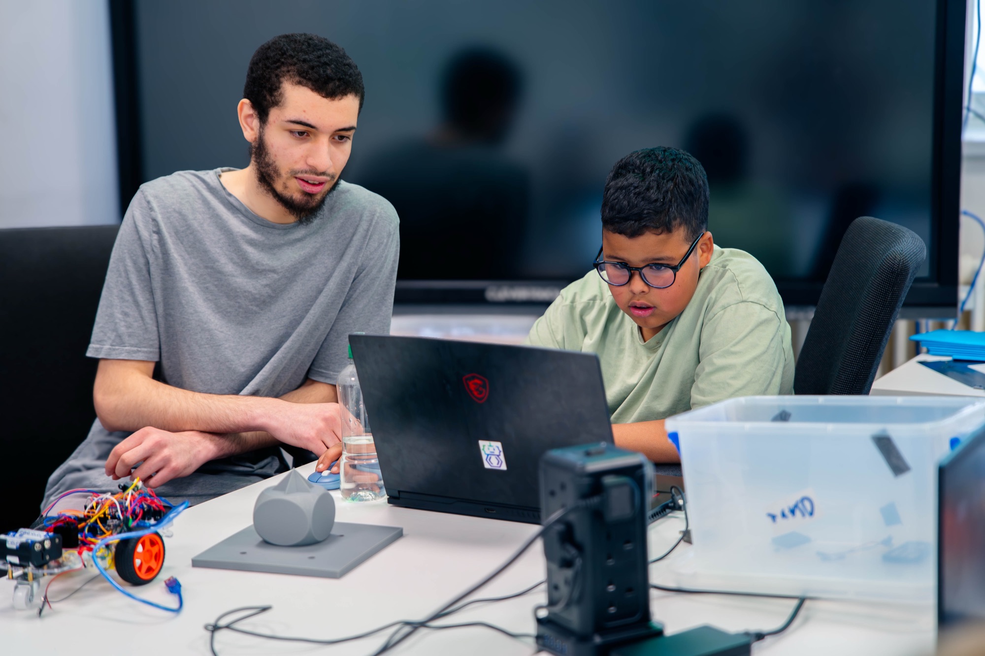 A Mentor working through a build with a Robocoder at a Shirley Studio Lab.